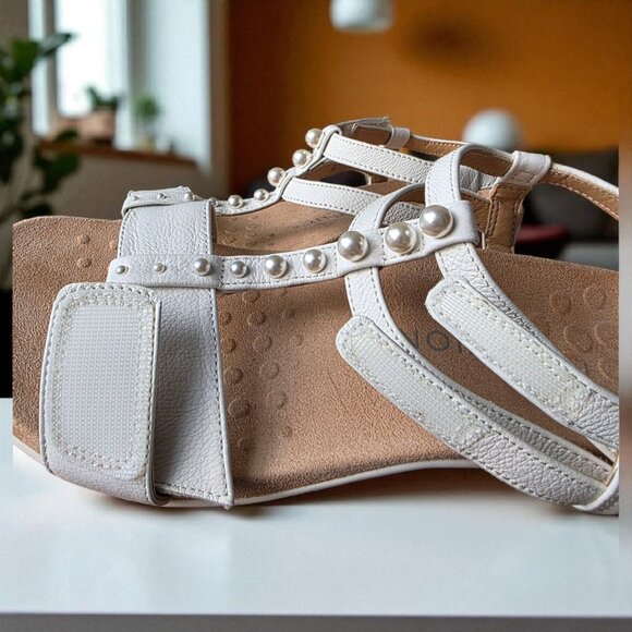 VIONIC ( 10 ) MIKAH White Leather Backstrap Sandal Pearl Detail 3-Zone Comfort - Picture 10 of 15